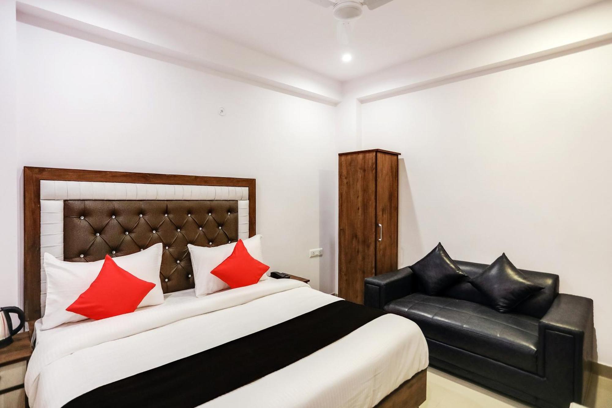 Hotel O Golden Stone Ghaziabad Exteriör bild