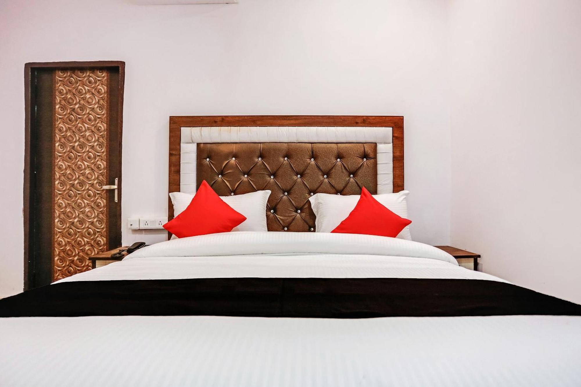 Hotel O Golden Stone Ghaziabad Exteriör bild