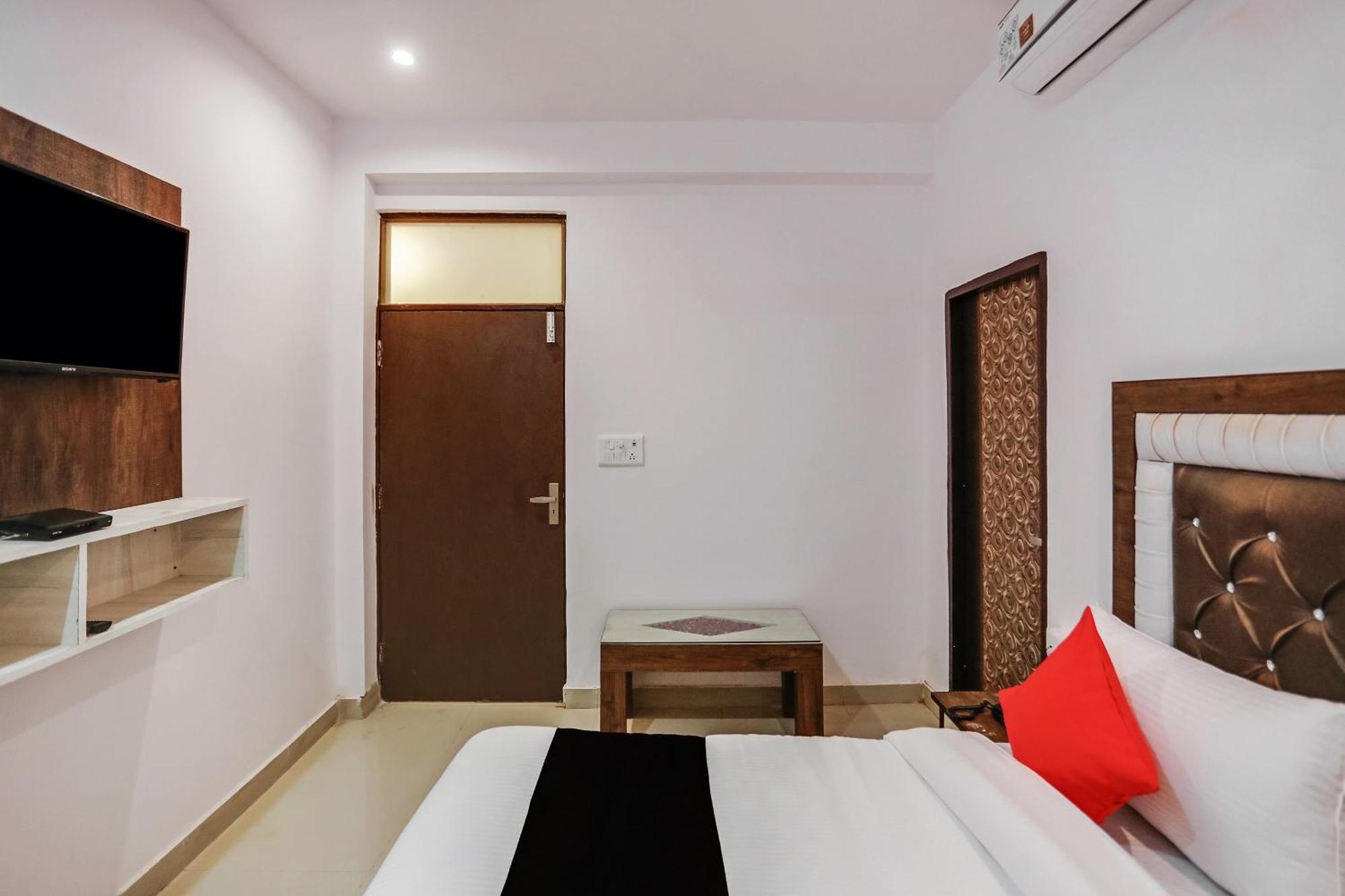 Hotel O Golden Stone Ghaziabad Exteriör bild