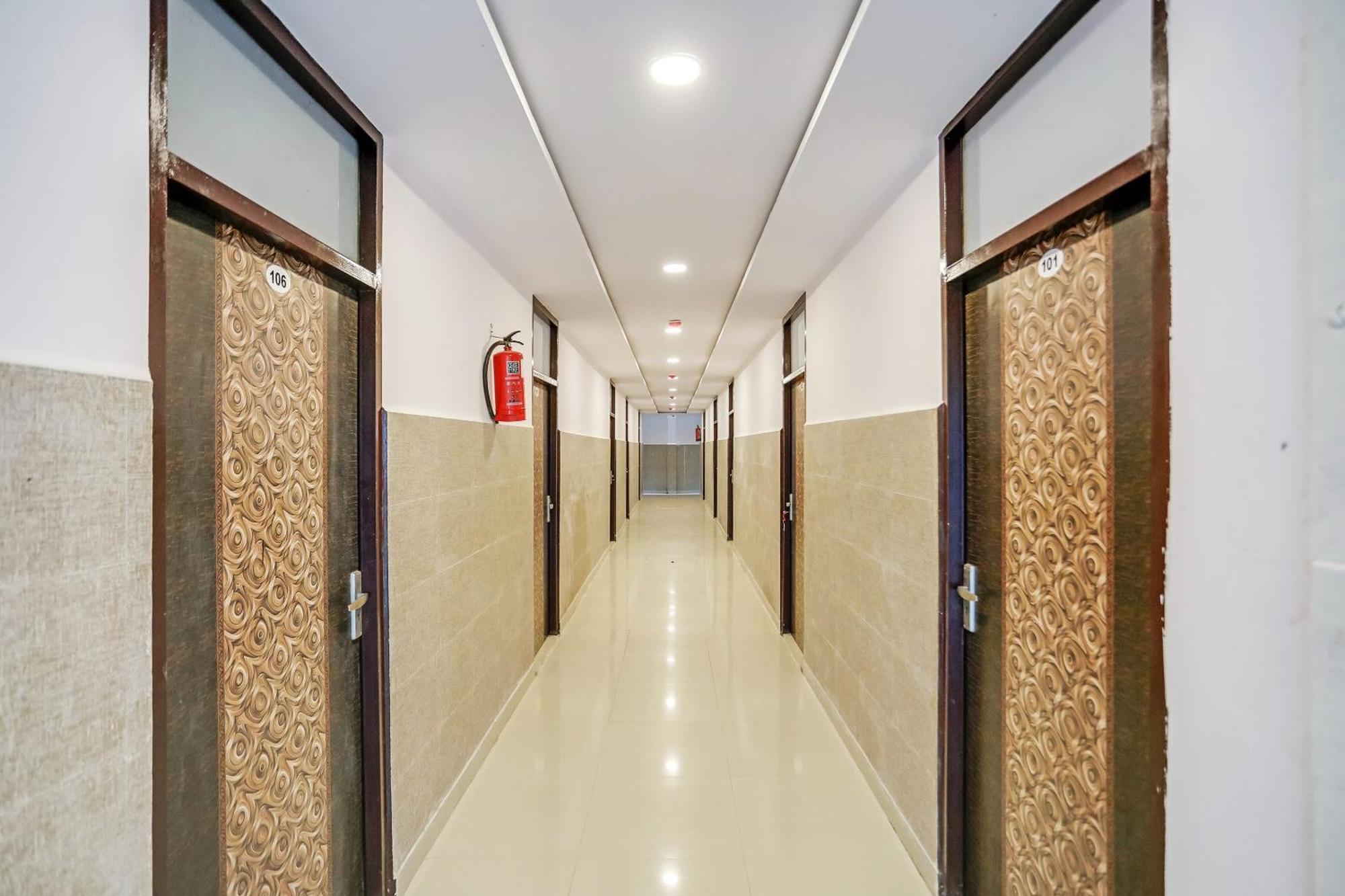 Hotel O Golden Stone Ghaziabad Exteriör bild