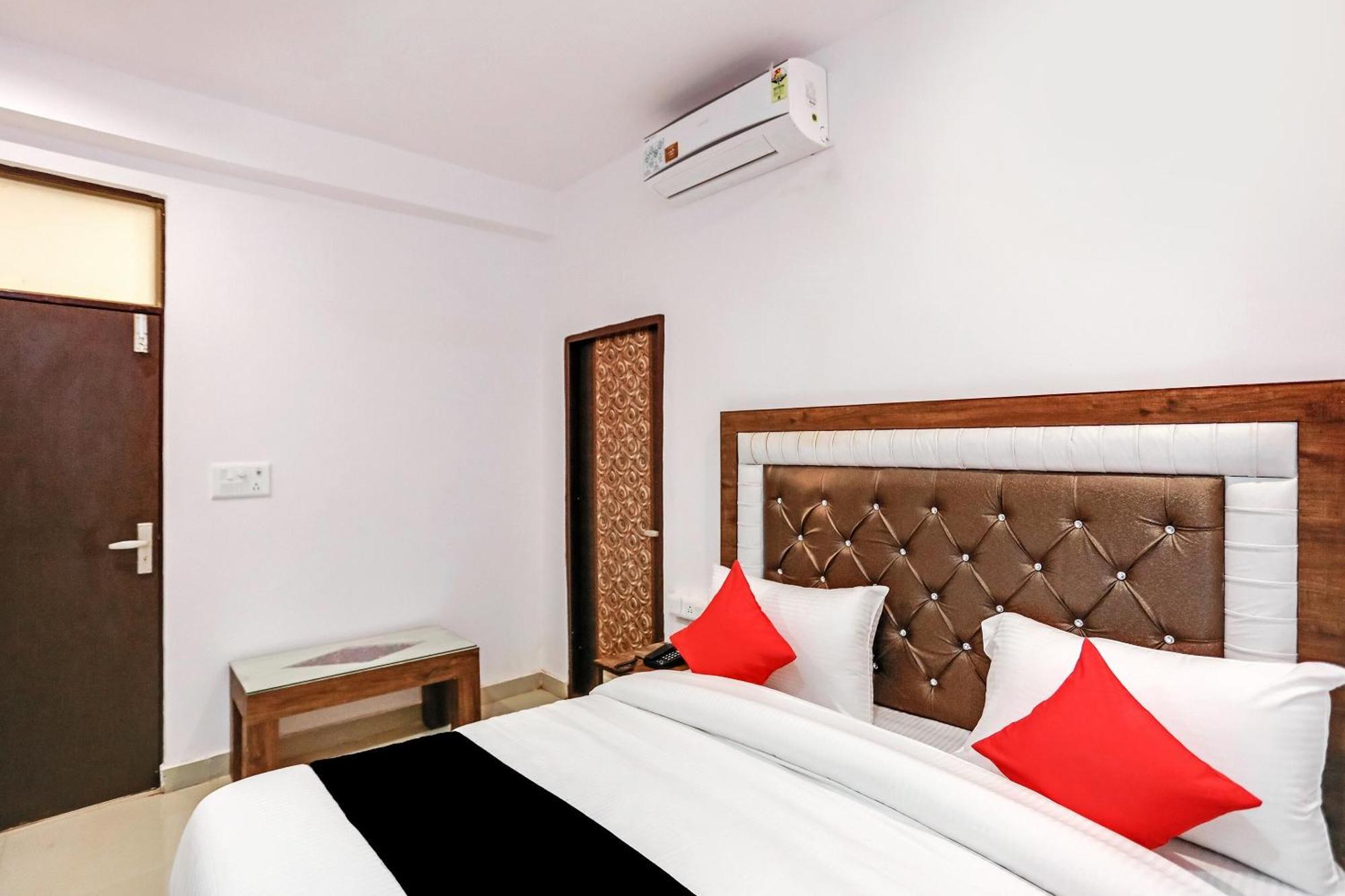 Hotel O Golden Stone Ghaziabad Exteriör bild